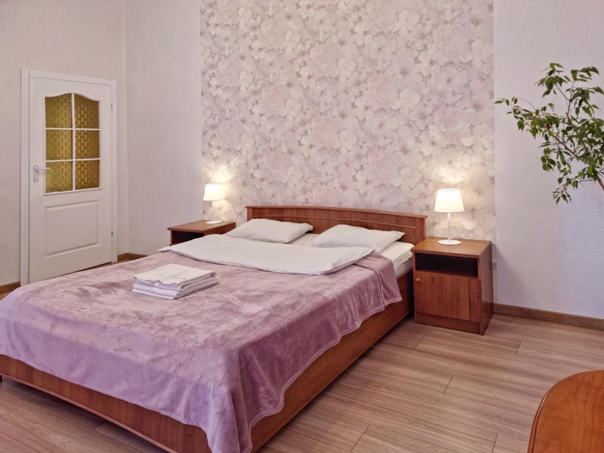 Home-Hotel Apartments On Maidan Nezalezhnosti Square เคียฟ ภายนอก รูปภาพ