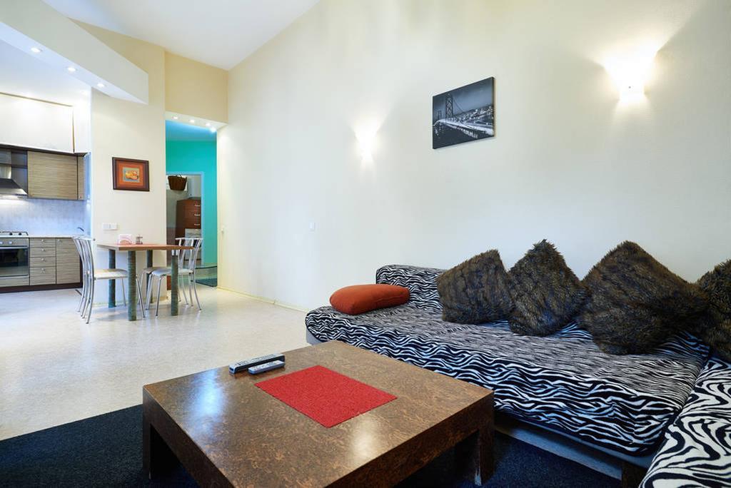 Home-Hotel Apartments On Maidan Nezalezhnosti Square เคียฟ ภายนอก รูปภาพ